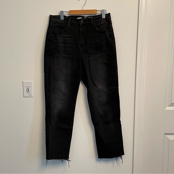 Old Navy - Extra High-Waisted - Straight - Frayed Black Jeans - Picture 4 of 9